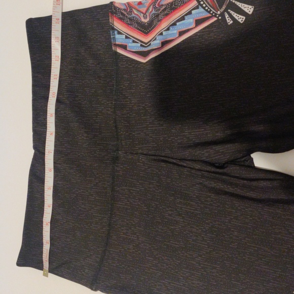 Onzie Flow black with geometric patterns active sports yoga leggings - Picture 10 of 11